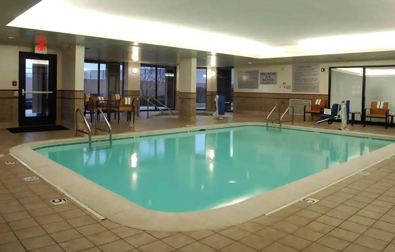 Courtyard Indianapolis Northwest Hotel Exterior foto